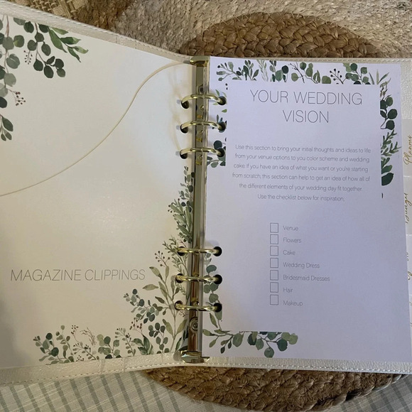 Wedding‎ Planner Binder “Future Mrs.” In White with Gold Writing   Faux Leather - Picture 4 of 9